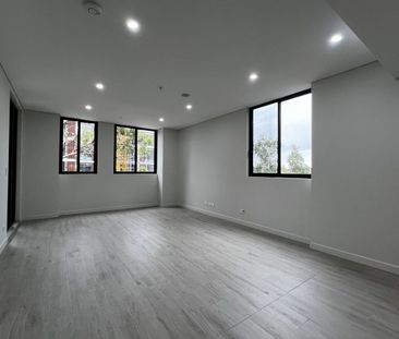 LUXURIOUS DESIGNED 2 BEDROOM IS OFFERING ON MARKET! EXPERIENCE MODE... - Photo 1