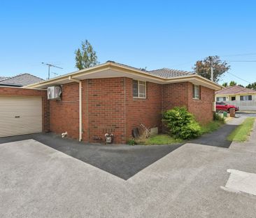 MODERN & SPACIOUS TWO-BEDROOM UNIT IN PRIME OAKLEIGH EAST LOCATION - Photo 3
