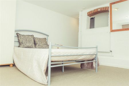 Artillery Road, Guildford, Surrey, GU1 4NN - Photo 3