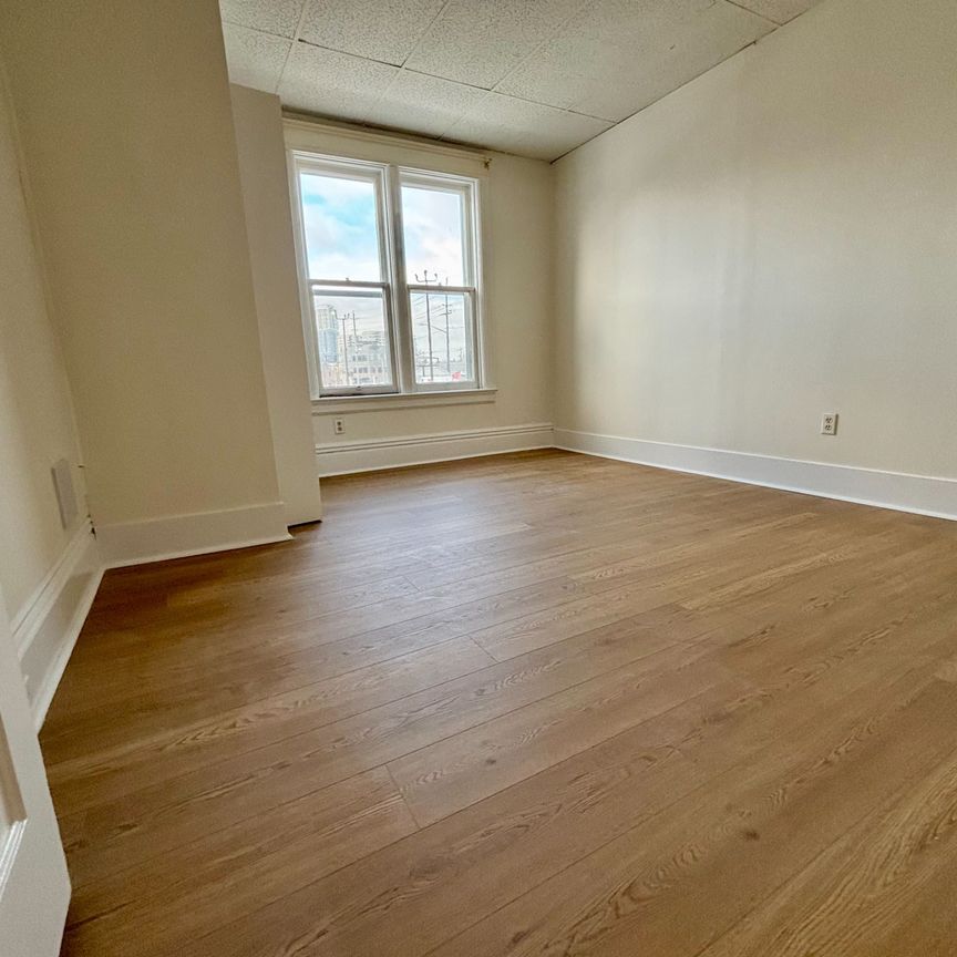 For Lease - 144 Bradford Street Unit# 1, Barrie, Ontario - Photo 1