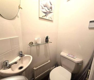 Herbs End, Farnborough, GU14 - Photo 3