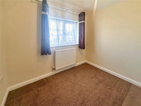 4 bedroom semi-detached house to rent - Photo 3