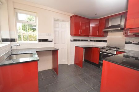 3 bedroom semi-detached house to rent - Photo 5