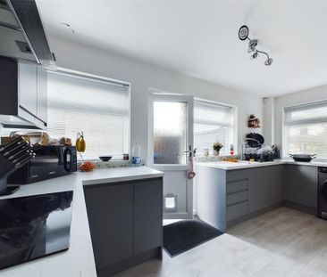 3 bedroom semi-detached house to rent - Photo 6