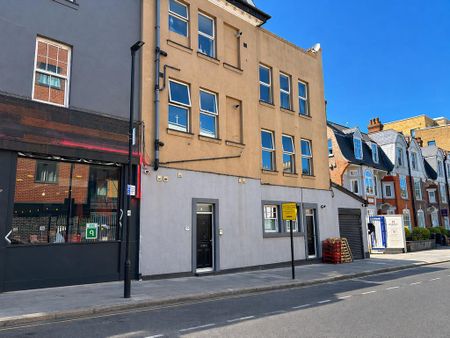 2 bedroom flat to rent - Photo 4