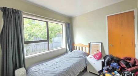 3-Bed Home with Private Garden & Garage - Photo 4