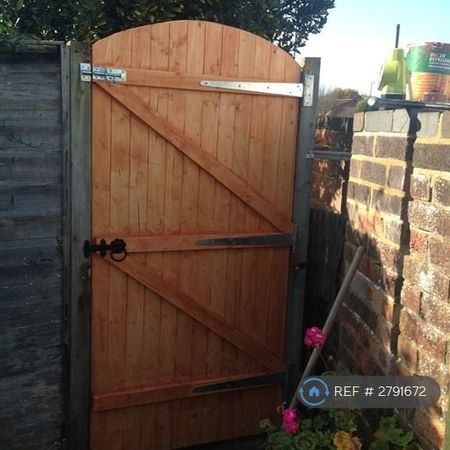 3 bedroom terraced house to rent - Photo 4