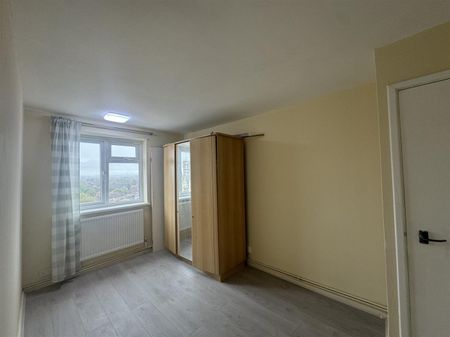 3 Bedroom Flat - Purpose Built To Let - Photo 3