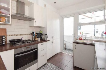 2 bedroom property to rent in London - Photo 2