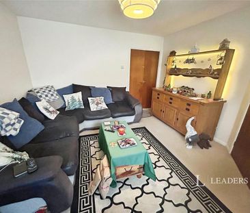 3 bedroom semi-detached house to rent - Photo 2