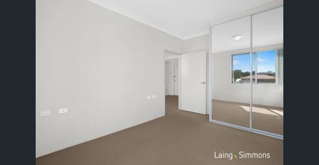 Modern One Bedroom + Study - Photo 2