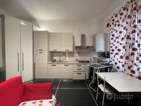 Ampia stanza con cucina a 300m dalla metropolitana - Photo 3