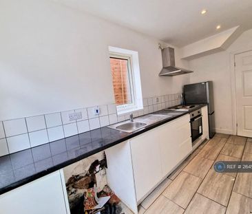 3 bedroom end of terrace house to rent - Photo 4