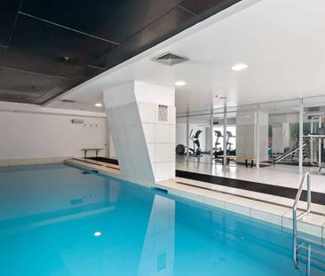 SUNNY "PARKSIDE" STUDIO APARTMENT - Photo 2