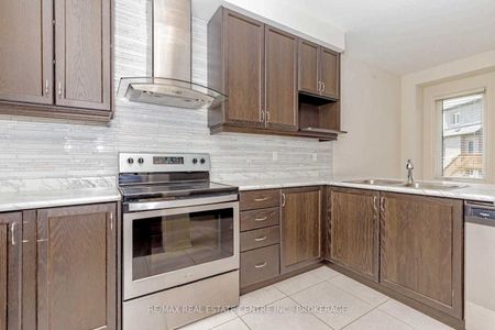 For Lease - 10 Ladysmith Street, Brampton, Ontario - Photo 5