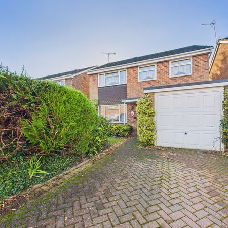 4 bed detached house to rent in Tithe Close, Maidenhead, Berkshire, SL6 2YT - Photo 4