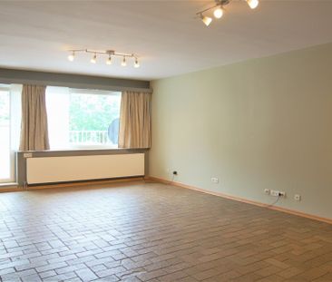 Gelijkvloers appartement met twee slaapkamers en garagebox. - Foto 1