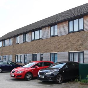 Stratton Road, SWINDON - Photo 2