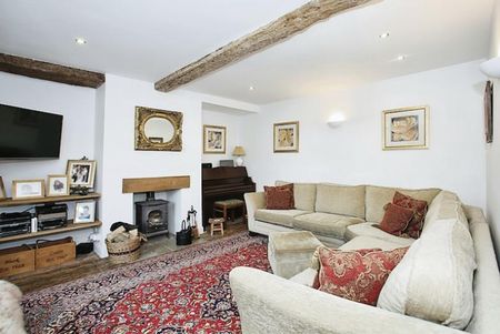 5 bedroom detached house to rent - Photo 3