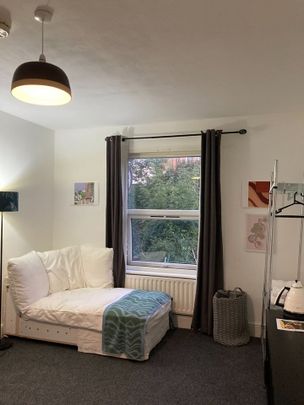 Room in a Shared House, Forest Road, E17 - Photo 1