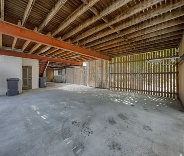 Spacious home with flexibility on CBD fringe - Photo 3