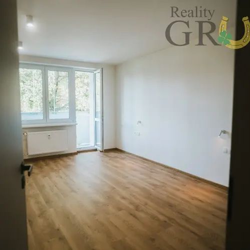 Pronájem nadstandardně zrekonstruovaného bytu 2+1 s lodžií | Karviná – Mizerov, ul. Na Kopci - Photo 1