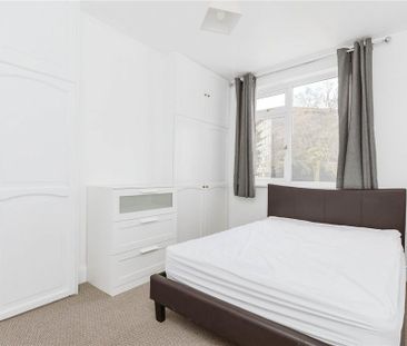 4 bedroom semi-detached house to rent - Photo 3