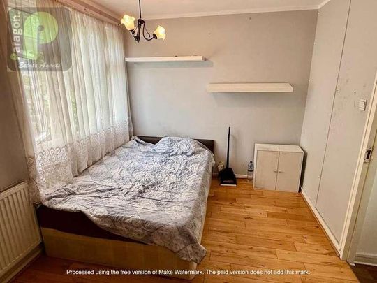 Gresswell, Broadhead Strand, Colindale, NW9 - Photo 1