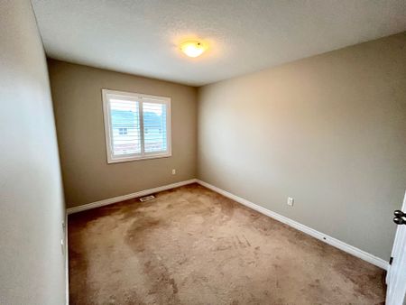 For Lease - 7 Pinot Crescent, Hamilton, Ontario - Photo 5