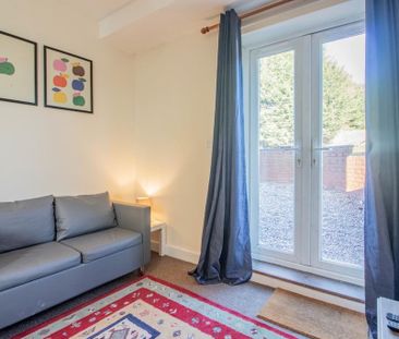 1 bedroom ground floor flat to rent - Photo 2