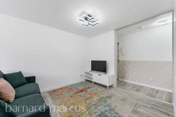 Crosby Close, Feltham - Photo 1