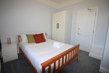 4 bedroom terraced house to rent - Photo 5