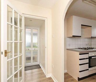 Yeates Drive, Sittingbourne, Kent, ME10 - Photo 5