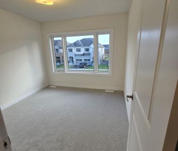 For Lease - 2025 Horace Duncan Crescent, Oshawa, Ontario - Photo 2