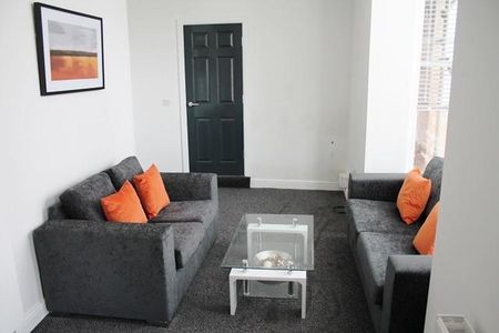 1 bedroom in a house share to rent - Photo 2