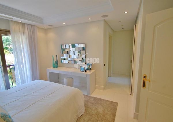 Stunning modern apartment with sea views in Puerto Banus