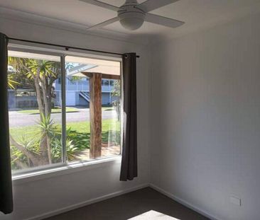 Three bedroom home in great location - Photo 2