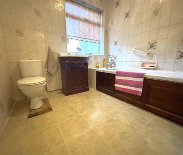 3 bedroom semi-detached bungalow to rent - Photo 2