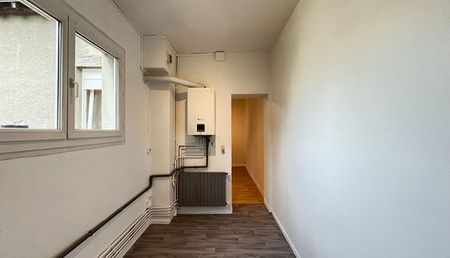 Appartement 3 pièces 44m2 REIMS 535 euros - Photo 2