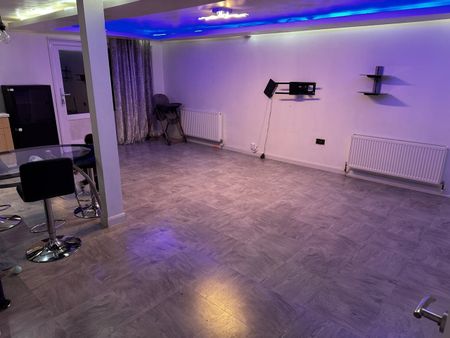 3 Bed Terraced House, Ormond Road, S8 - Photo 2