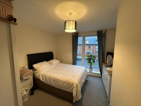 2 bedroom flat to rent - Photo 2