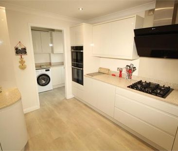 5 bedroom detached house to rent - Photo 2
