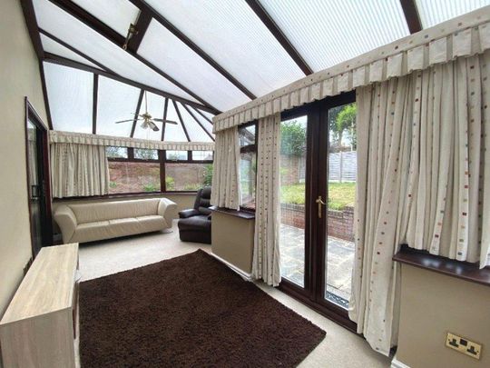 5 bedroom detached house to rent - Photo 1