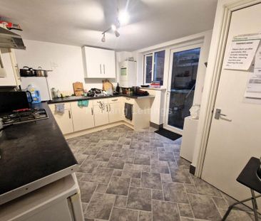 1 bedroom in a house share to rent - Photo 4