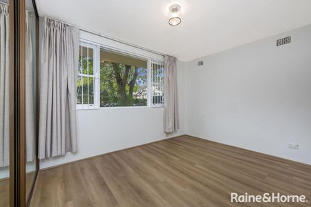 Charming & Convenient Two-Bedroom Unit - Photo 2