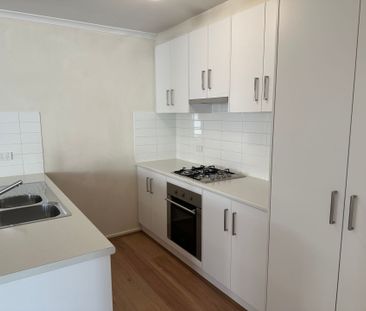 Modern 3-Bedroom Home in a Quiet, Convenient Location - Photo 6