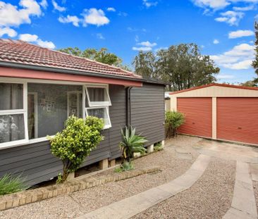 Family Home Backing Mona Vale Golf Course - Photo 3
