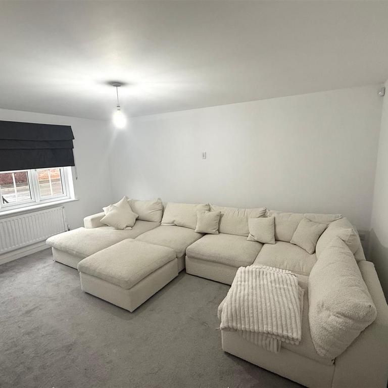 4 bedroom detached house to rent - Photo 1