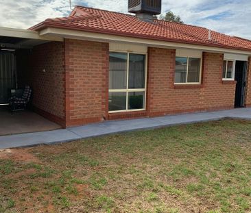 2 Bedrooms in Quiet Complex - Photo 4
