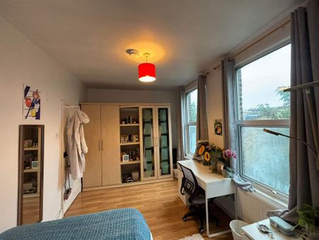 3 bedroom flat to rent - Photo 4